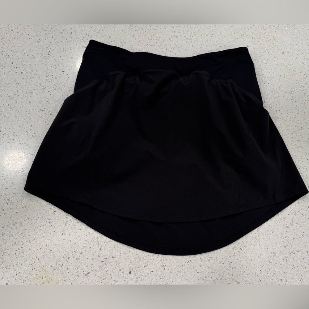 Lululemon tennis Black Women’s Athletic Skirt size 8 long EUC
